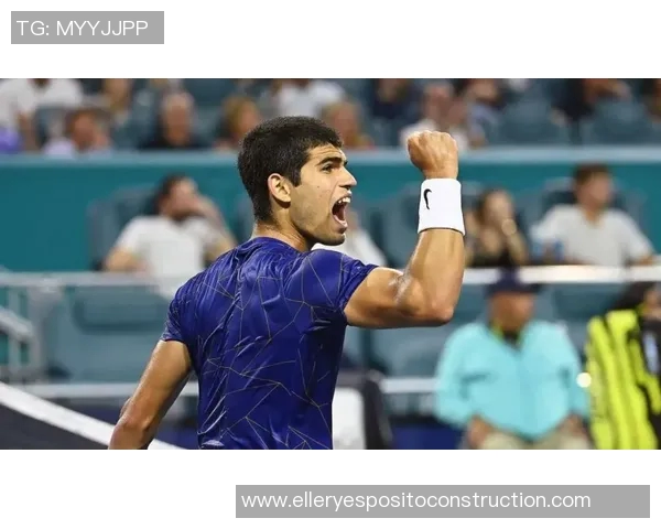 哈维西蒙斯：从天才少年到足球场上的新星崛起之路